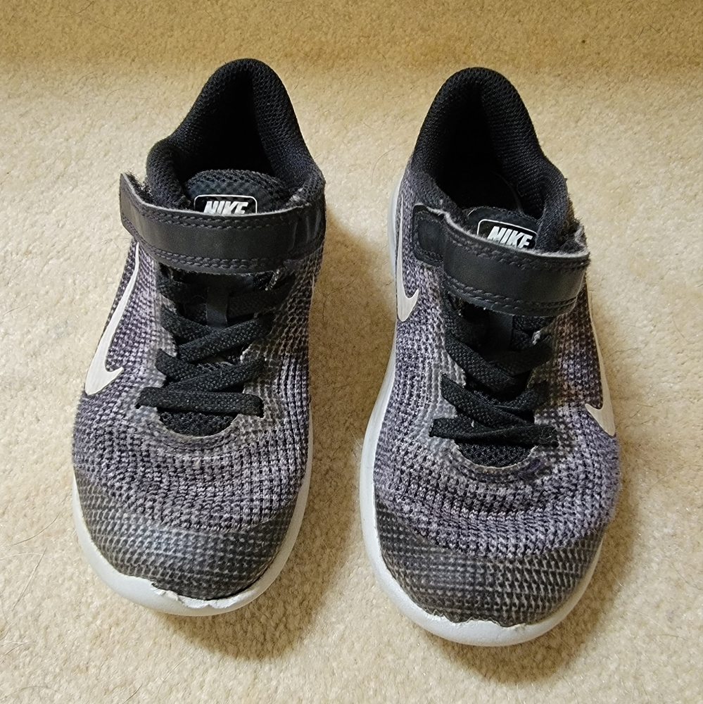 Nike Flex RN Shoes